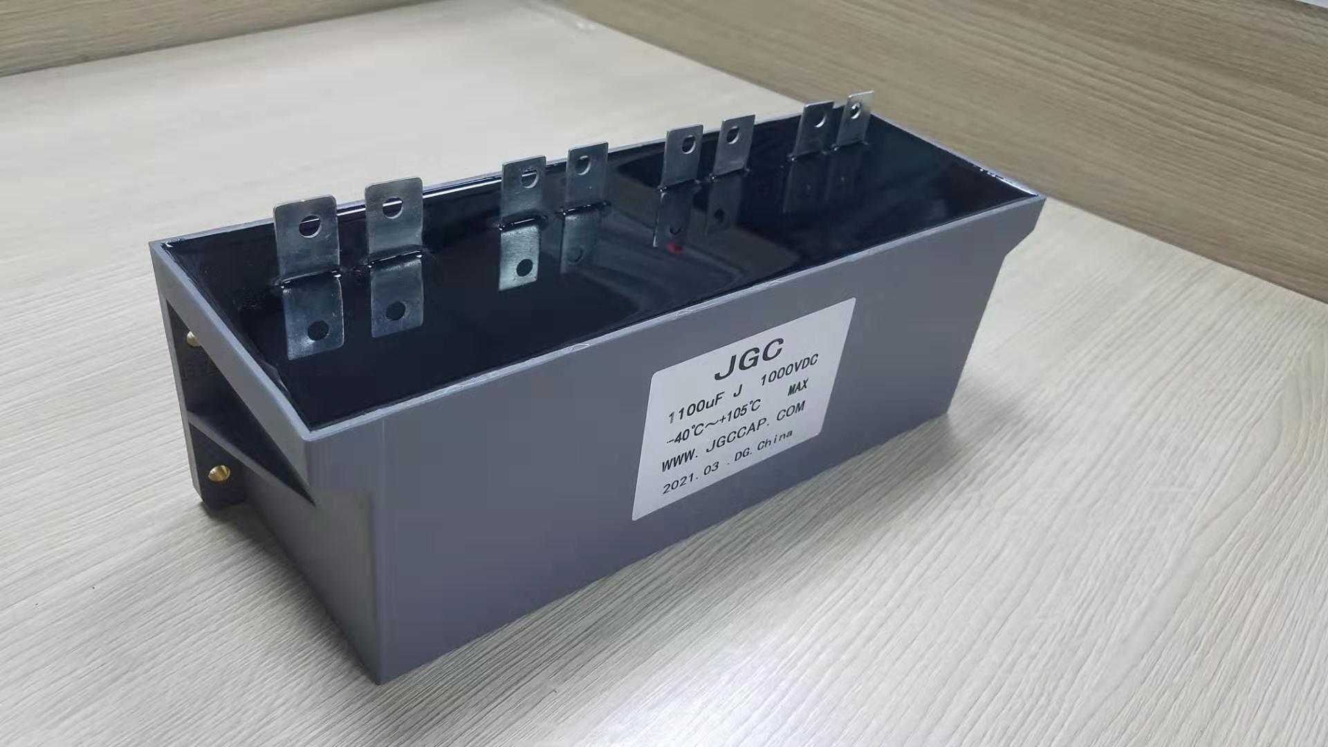 DC-Link電容( 方型盒式 )(圖2) DC-Link電容( 方型盒式 )(圖2)